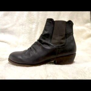 Size 8 woman’s over the ankle gray dress boots by Kadi Maya